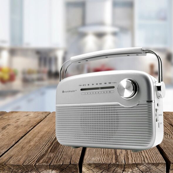 ΡΑΔΙΟΦΩΝΟ FM SOUNDMASTER TR480SI με ΗΛΙΑΚΟ ΠΑΝΕΛ ΙΣΧΥΟΣ 0,3Wp, 3W, AKU Li-Ion