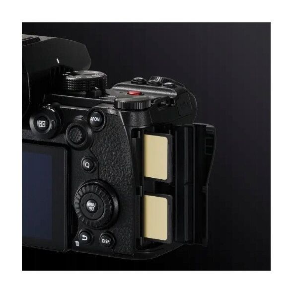 Panasonic Lumix DC-S5 II + 18-40mm