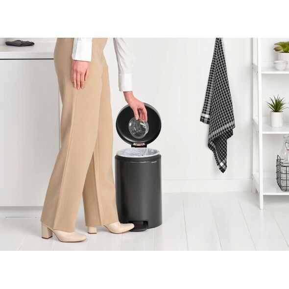 Κάδος με πεντάλ BRABANTIA NewIcon 12L Confident Grey 233487
