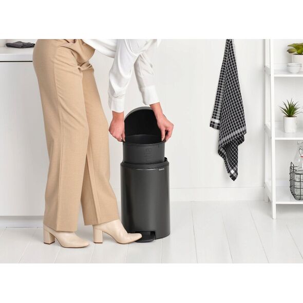 Κάδος με πεντάλ BRABANTIA NewIcon 12L Confident Grey 233487