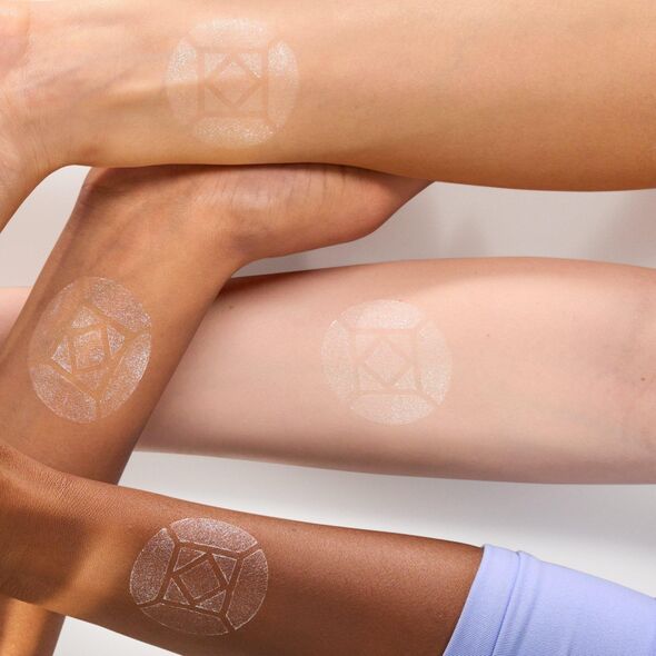ESSENCE_Baby Got Diamond Highlighter rozświetlacz w sztyfcie 5,4g
