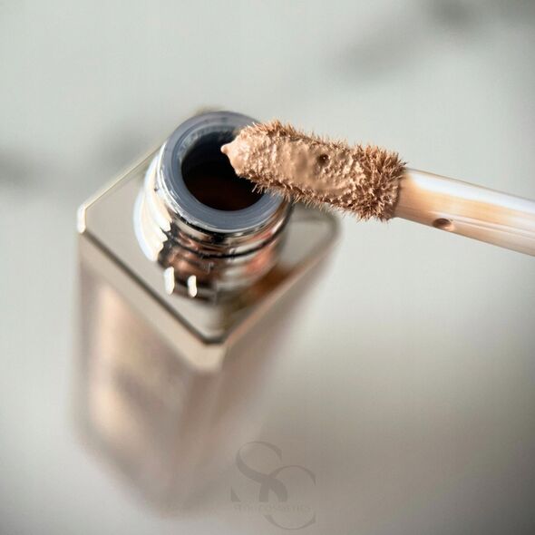 CLARESA_Natural Skin Serum Concealer korektor-serum z naturalnym wykończeniem 1N Light Neutral 7ml