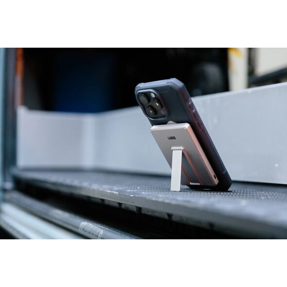 UAG Ultra Slim 5K - powerbank 5000 mAh z podstawką, ładowanie bezprzewodowe 10W, kompatybilny z MagSafe, kabel w zestawie (black/gray)