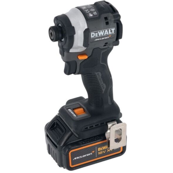 IMPACT DRIVER CD. DCF85MM2T-QW 18V 2X4AH