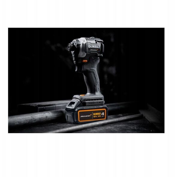 IMPACT DRIVER CD. DCF85MM2T-QW 18V 2X4AH