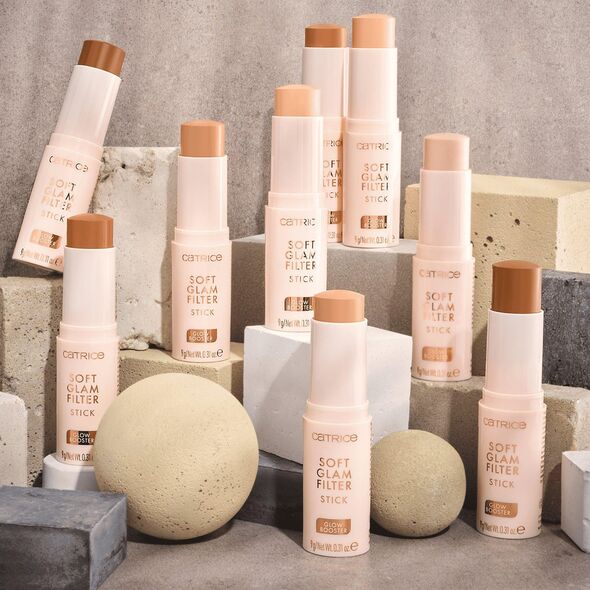 CATRICE_Soft Glam Filter Stick rozświetlający sztyft do twarzy 030 Medium 9g