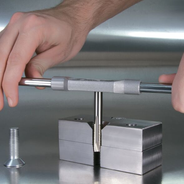 Sourcing Hand tap RUKO G DIN 5157 HSS G 1 1/4&quot|