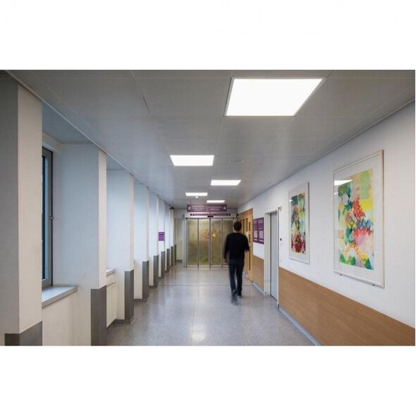 Ενσωματωμένο LED πάνελ LEDVANCE ECO, IP40, 36W, 3000K, 3600lm, 60 x 60 cm