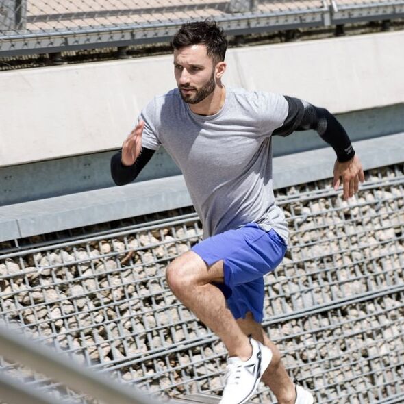 Reebok REEBOK RĘKAWY KOMPRESYJNE CZARNE L RRSL-13025