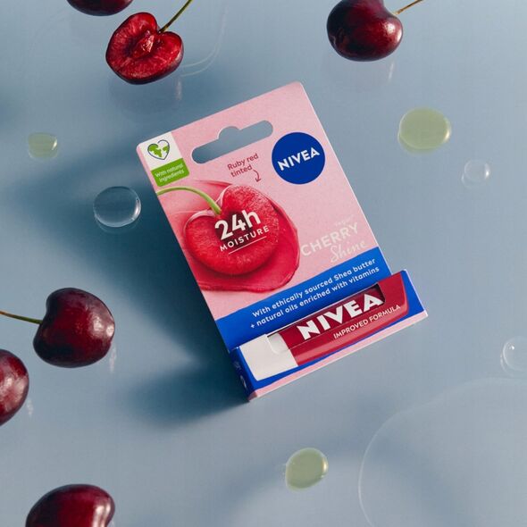 NIVEA CHERRY SHINE Pomadka ochronna do ust wiśniowa koloryzująca 4,8g