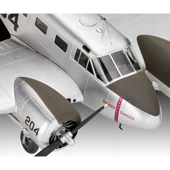 Revell Model plastikowy Samolot Beechcraft model 18 1/48