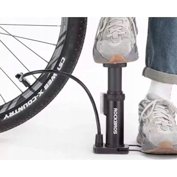 Pompka rowerowa uniwersalna nożna podłogowa z manometrem - czarna Pompka rowerowa uniwersalna nożna podłogowa z manometrem - czarna