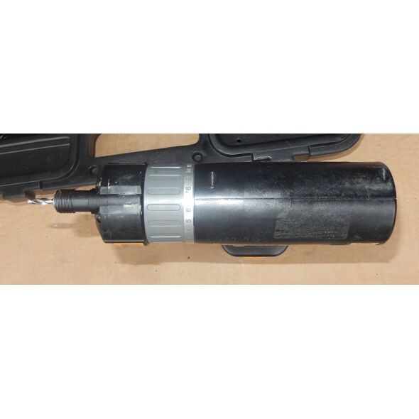 Συμπαγές και ελαφρύ δραπανοκατσάβιδο 18 V Panasonic EY1DD1J18D, με φορτιστή + 2 x μπαταρία 18 V / 3,0 Ah