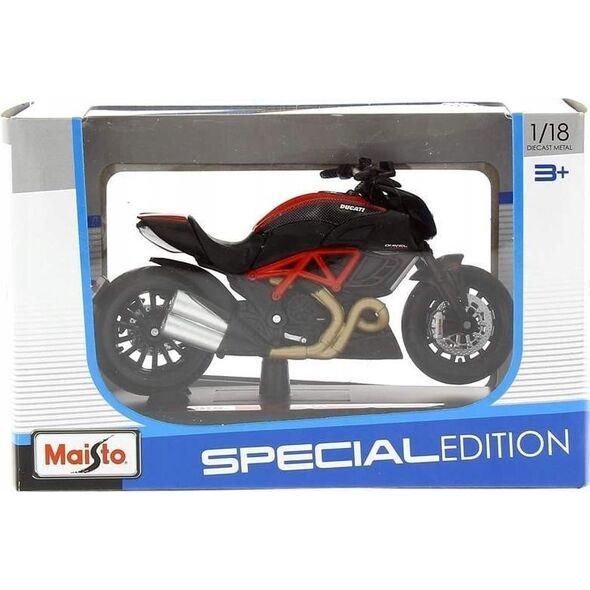 Maisto Model metalowy Ducati Diavel Carbon z podstawką 1/18