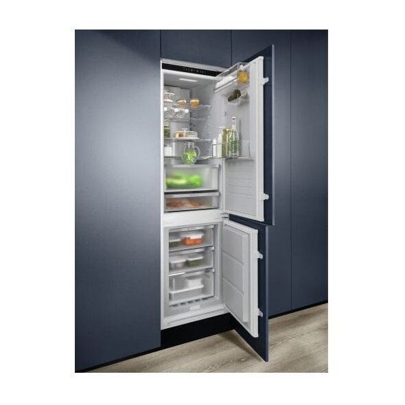 178 cm. įmontuojamas šaldytuvas su šaldikliu Electrolux ENV9MC18S