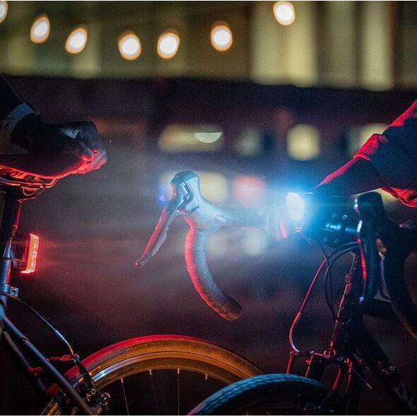 Lampka przednia BLACKBURN DAYBLAZER 1500 lumenów (NEW 2025)