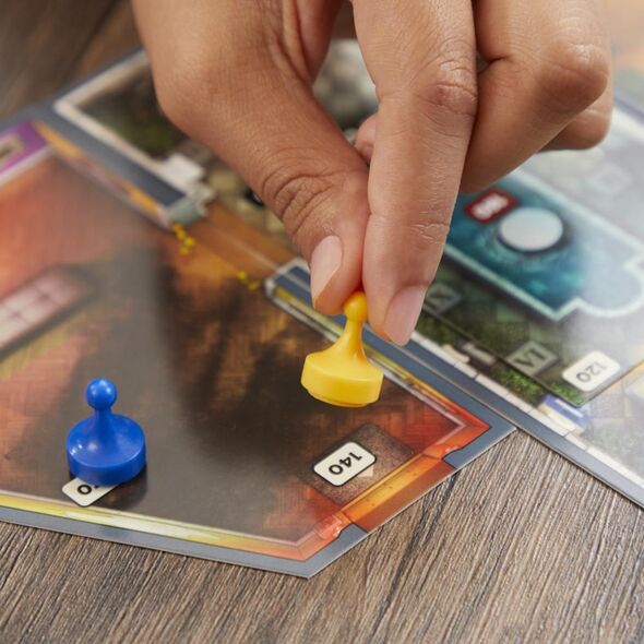 Επιτραπέζιο παιχνίδι Hasbro Gaming Cluedo Escape Heist στο μουσείο, SE