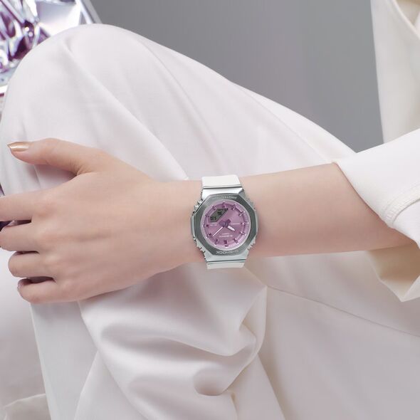 Casio G-Shock GM-S2110-7A6ER  200m biały