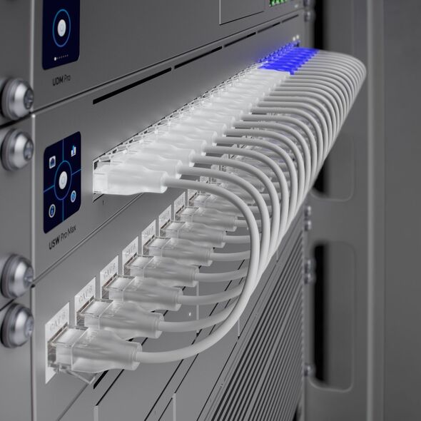 UBIQUITI USW-PRO-MAX-24-EU UNIFI 24 PORT MULTI-GIGABIT SWITCH WITH LAYER3 FEATURES AND ETHERLIGHTING
