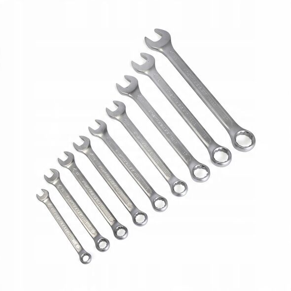 Zestaw narzędzi 82el. 1/2" i 1/4" (6-kątnych) (4-32mm)