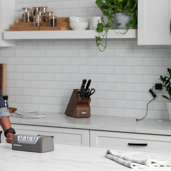 Φορτιζόμενη ακονιστική μηχανή μαχαιριών CHEF'SCHOICE DC1520