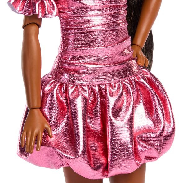 BARBIE DELUXE FASHIONISTAS tamsiaplaukė lėlė (JFP41)