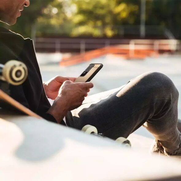 Spigen Etui Spigen Rugged Armor POCO F4 Μαύρο Ματ