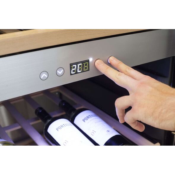 Caso | Wine cooler | WineComfort 660 Smart | Energy efficiency class G | Free standing | Height 103.5 cm | Total net capacity 178 L | Ekranas | Juodas