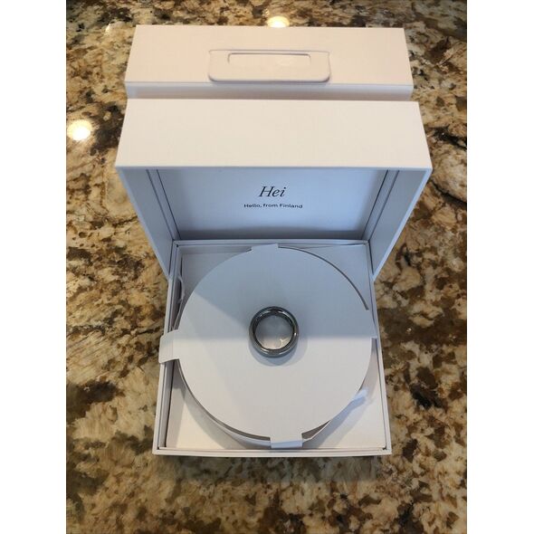 Oura Ring 4 smart ring, Silver, size 8