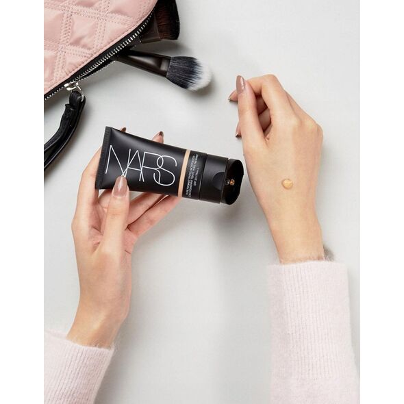Nars Pure Radiant Tinted Moisturizer SPF30