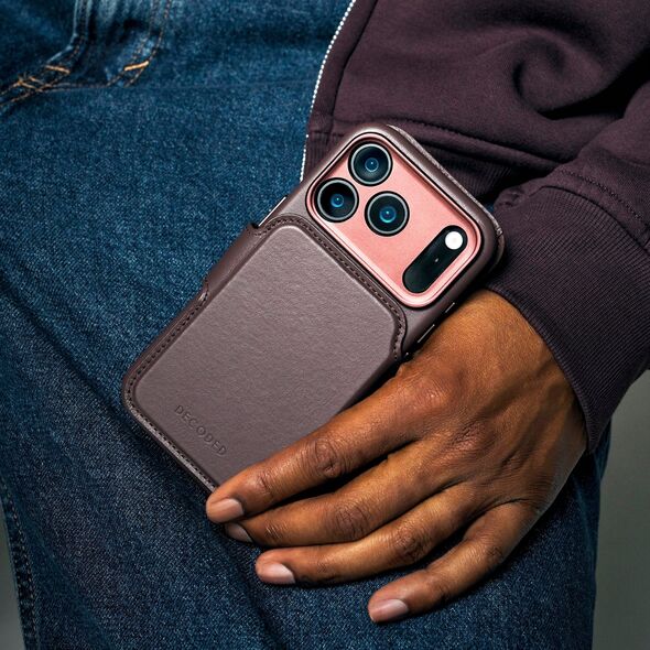 Decoded Leather Detachable Wallet - skórzana obudowa ochronna do iPhone 17 Pro kompatybilna z MagSafe (chocolat brown)
