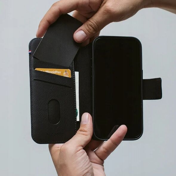 Decoded Leather Detachable Wallet - skórzana obudowa ochronna do iPhone 17 Pro kompatybilna z MagSafe (chocolat brown)