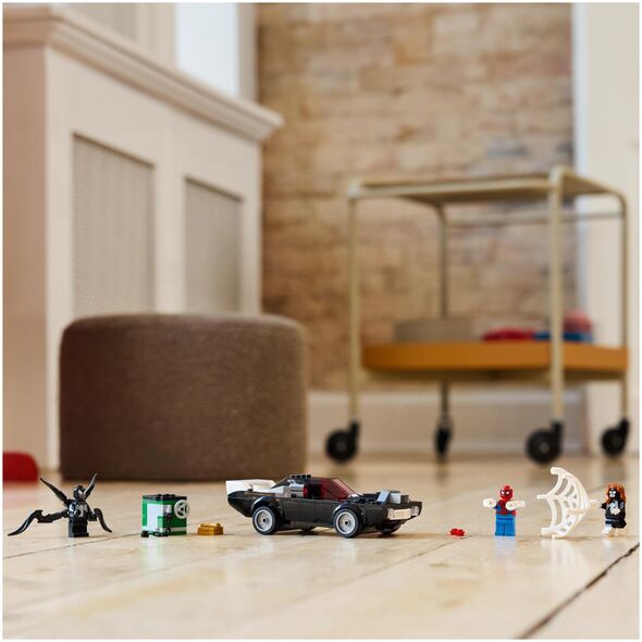 Marvel Spider-Man εναντίον muscle car Venoma (76309)