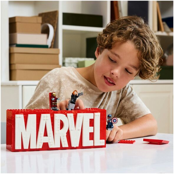 Λογότυπο Marvel MARVEL με φιγούρες (76313)