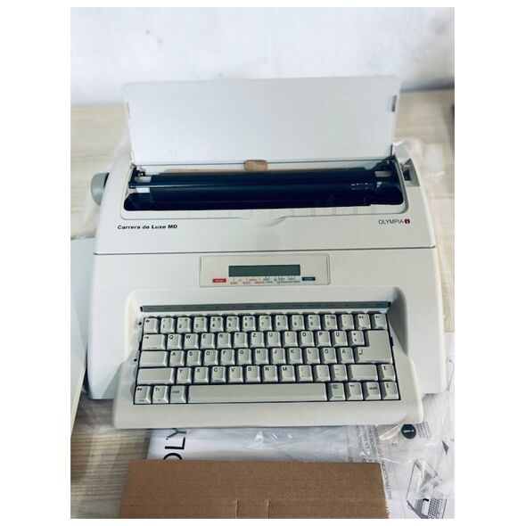 Γραφομηχανή Carrera de luxe MD