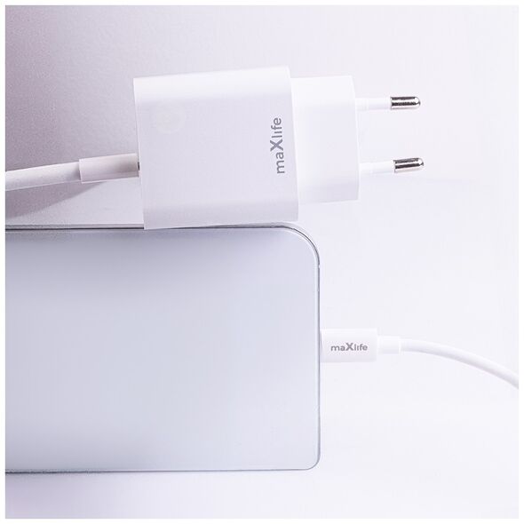 Maxlife MXTC-06-20AC PD QC charger 1x USB-C 1x USB 20W white + USB-C - Lightning cable 20W 5907457738423