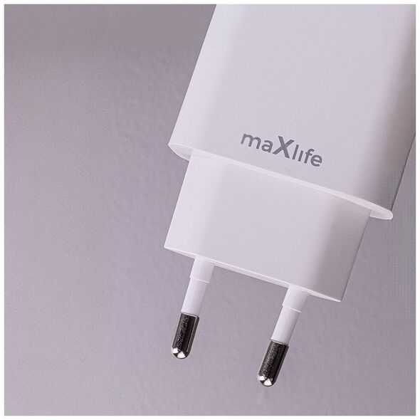 Maxlife MXTC-06-20AC PD QC charger 1x USB-C 1x USB 20W white + USB-C - Lightning cable 20W 5907457738423