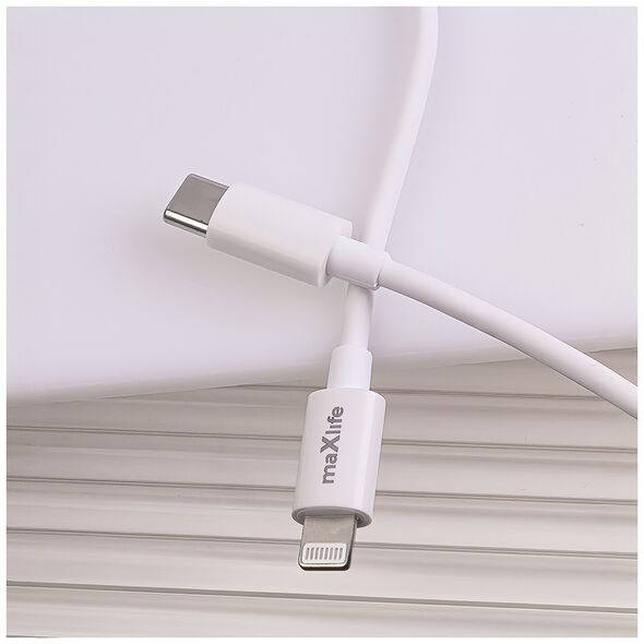 Maxlife MXTC-06-20AC PD QC charger 1x USB-C 1x USB 20W white + USB-C - Lightning cable 20W 5907457738423