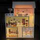 Upominkarnia Domek dla lalek drewniany Led  62x27x77 cm + 3 lalki + kotek i piesek