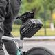 Torba rowerowa mocowana pod siodełko na zaczep szybkozłączke 1.8l - czarna Torba rowerowa mocowana pod siodełko na zaczep szybkozłączke 1.8l - czarna