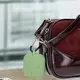 Silikonowe etui z karabińczykiem Bizon Case Headphone Silicone do Samsung Galaxy Buds 3 / 3 Pro jasnozielone