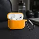 Silikonowe etui z karabińczykiem Bizon Case Headphone Silicone do Apple AirPods Pro 2 marchewkowe