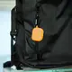 Silikonowe etui z karabińczykiem Bizon Case Headphone Silicone do Apple AirPods 4 marchewkowe