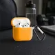 Silikonowe etui z karabińczykiem Bizon Case Headphone Silicone do Apple AirPods 4 marchewkowe